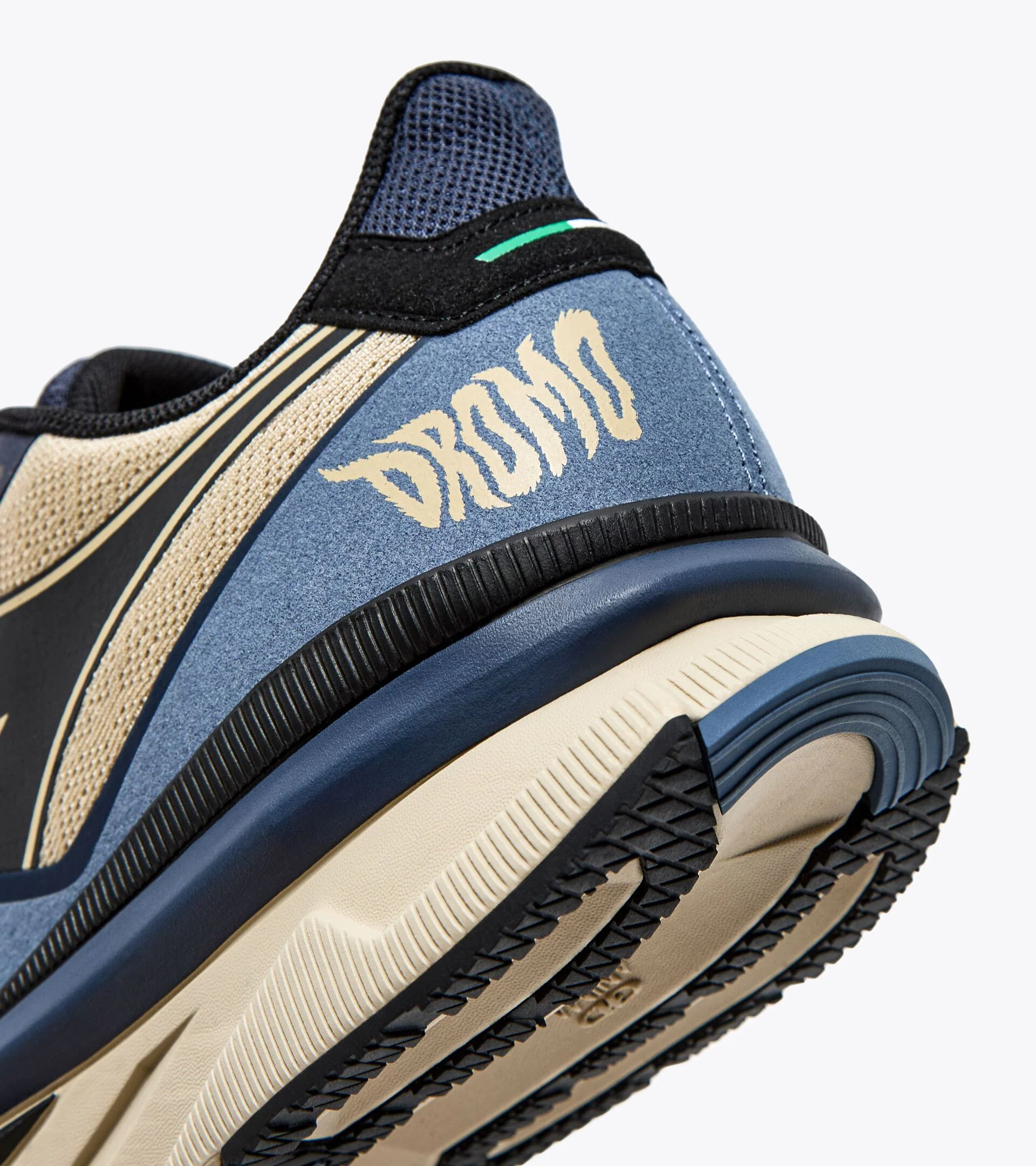 Diadora Men’s Atomo V7000 Dromo Castle Wall Black - Image 5